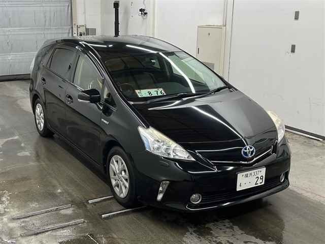 75075 Toyota Prius alpha ZVW40W 2013 г. (MIRIVE Saitama)